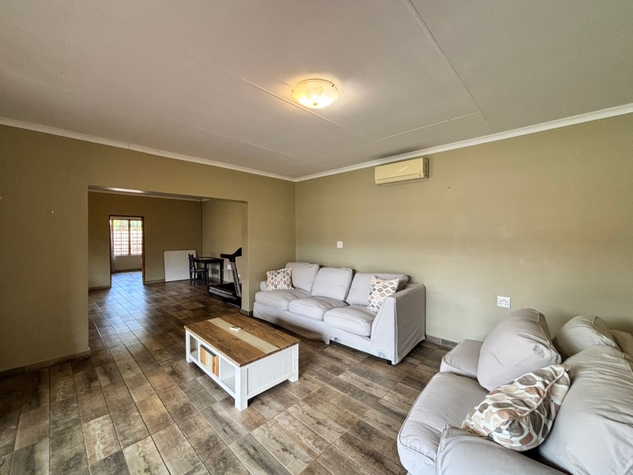 6 Bedroom Property for Sale in Flamwood North West